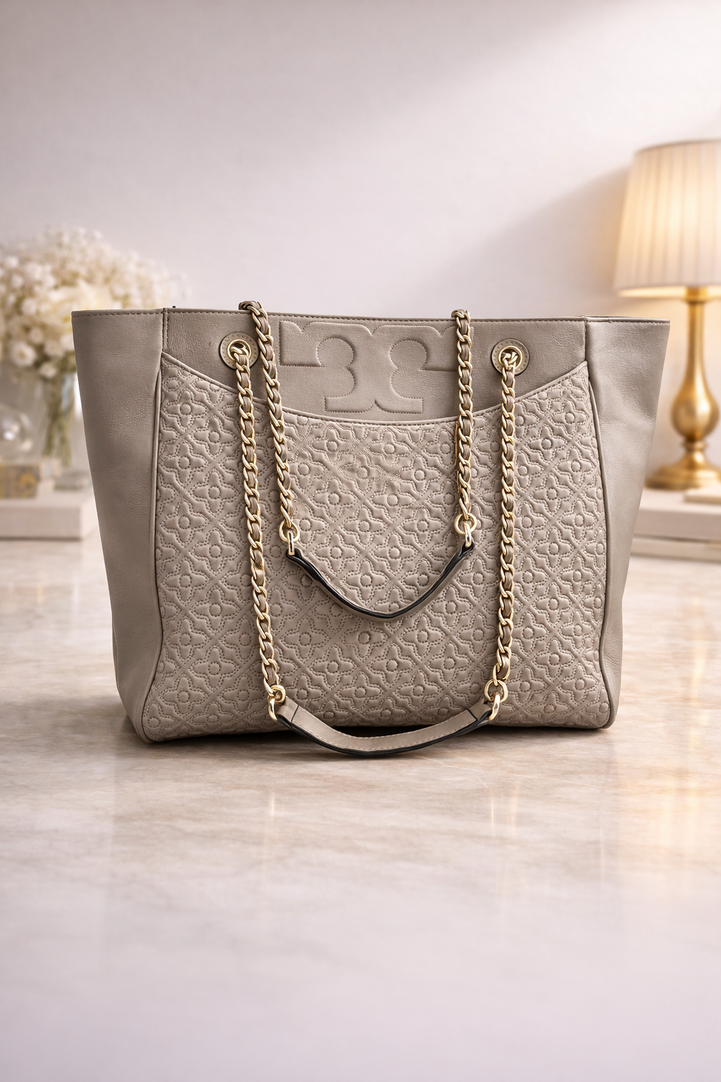 Elegant Quilted Chain Tote Bag – Beige