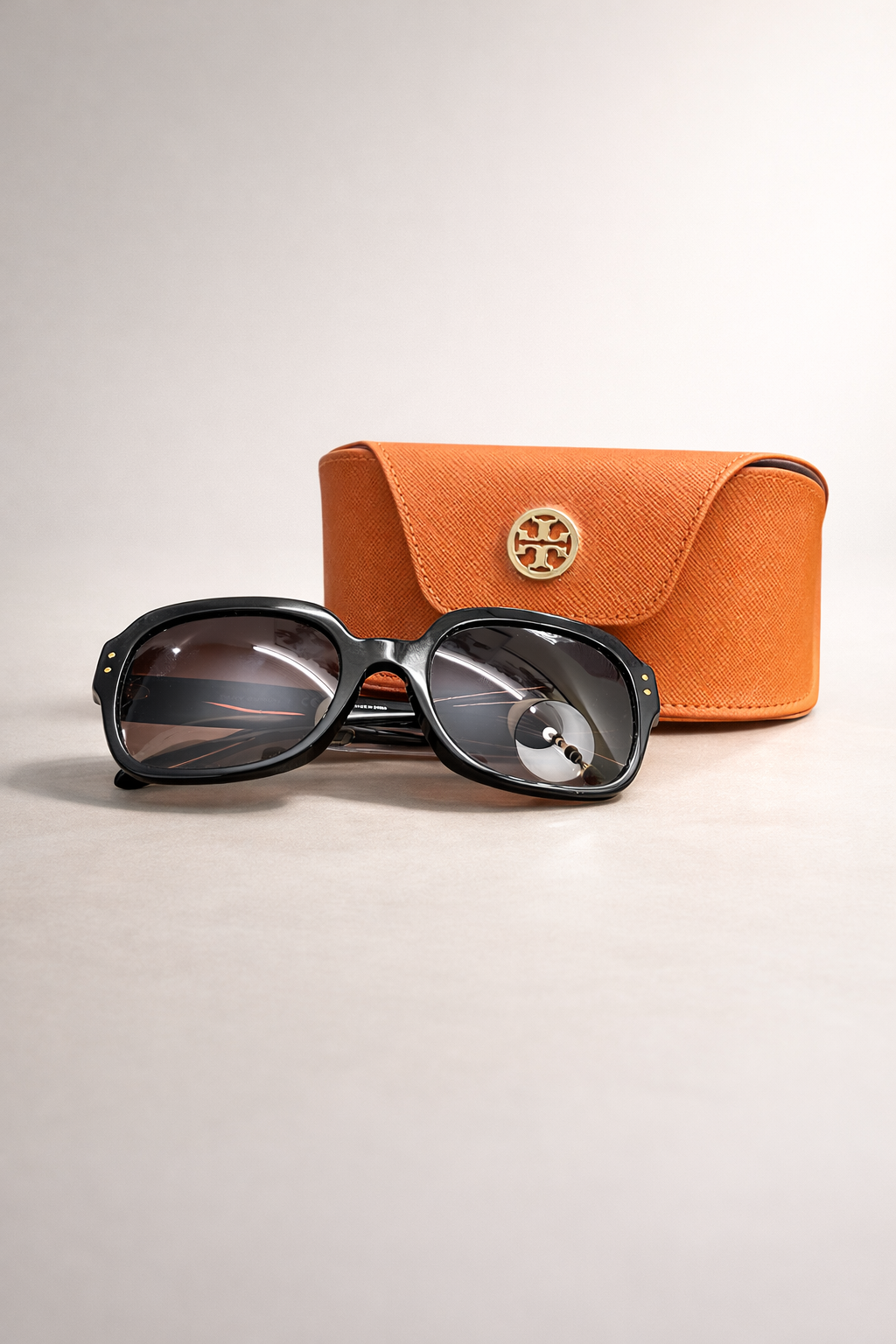 Tory Burch Black Oversized Sunglasses with Protective Case – Women’s Designer UV Shades