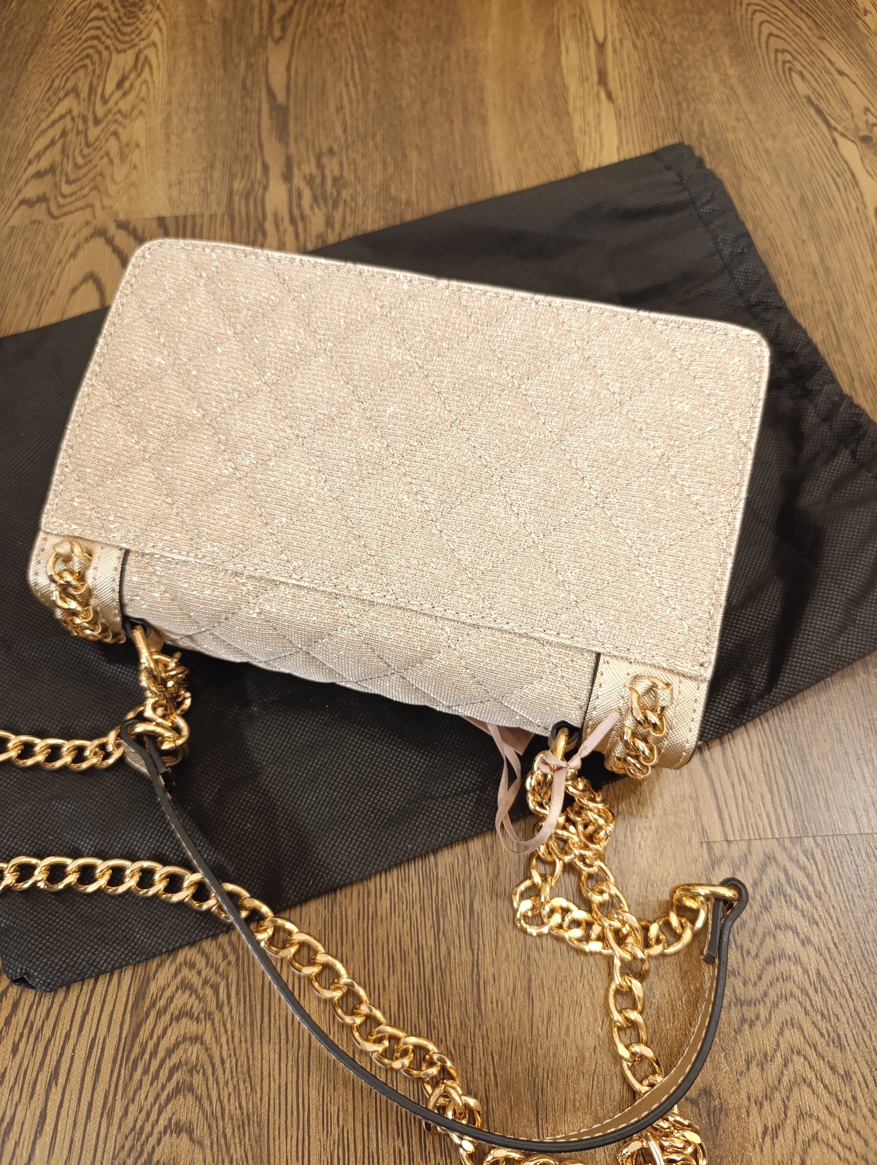 Carvella chain bag