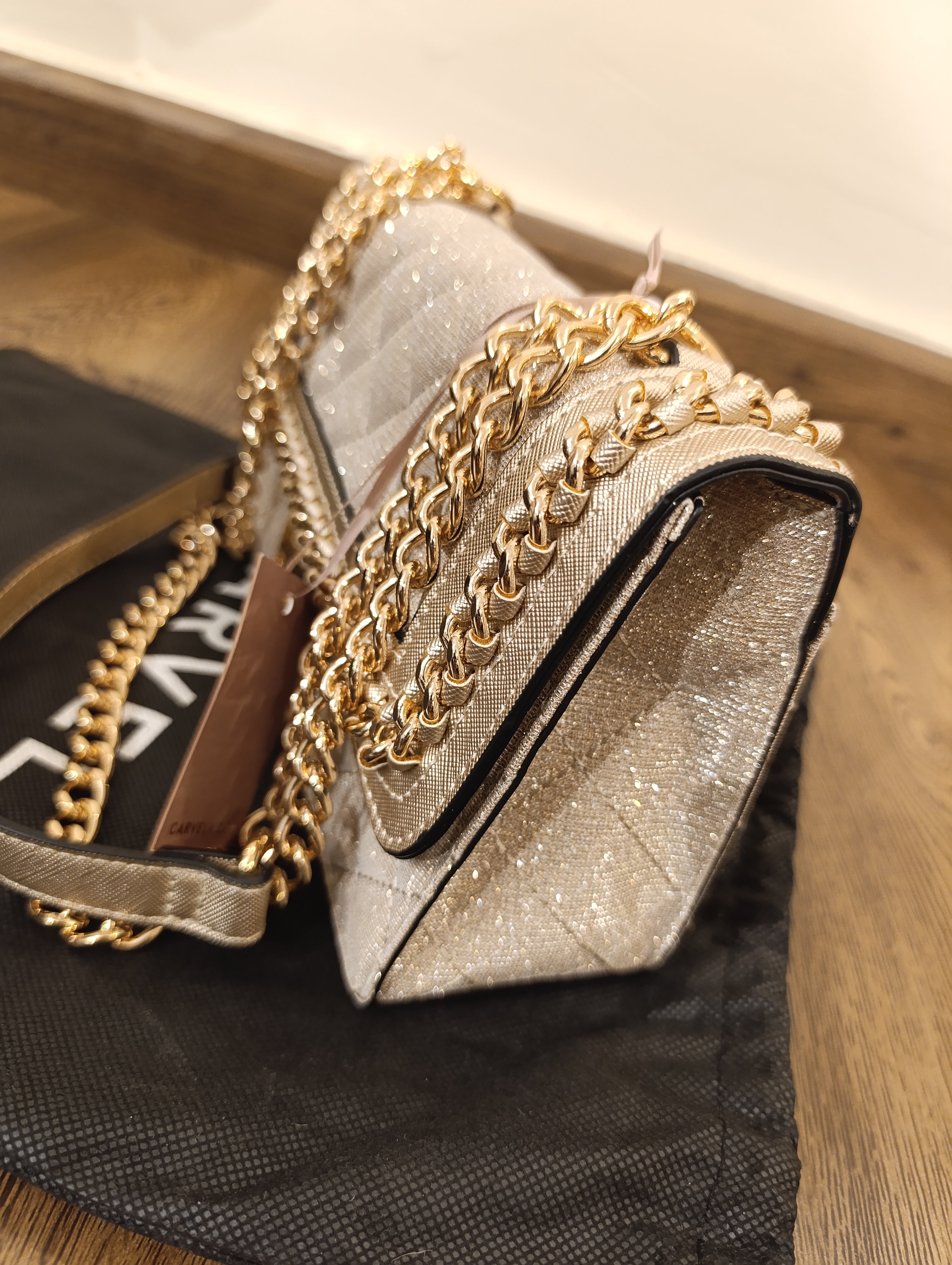 Carvella chain bag
