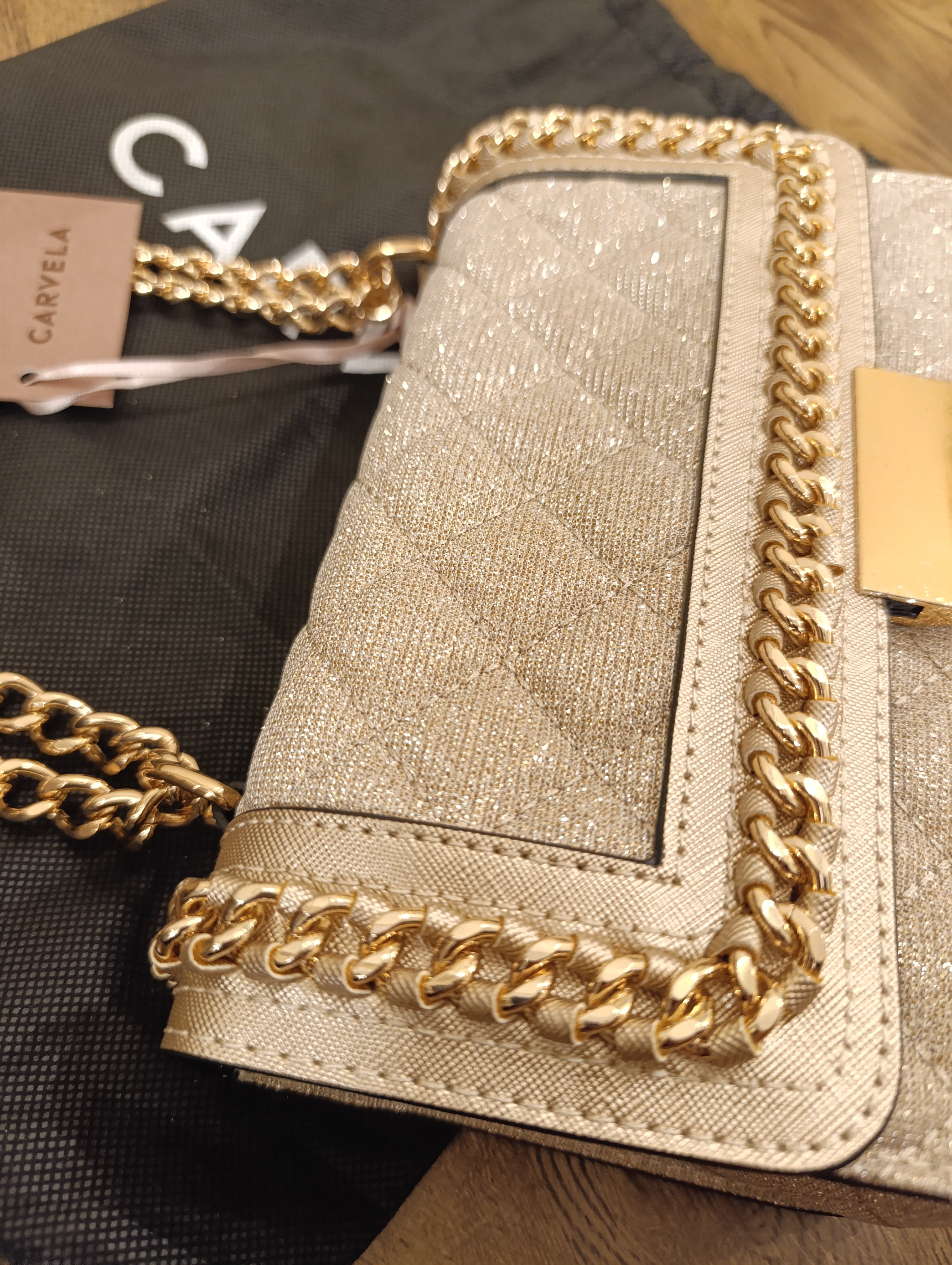 Carvella chain bag