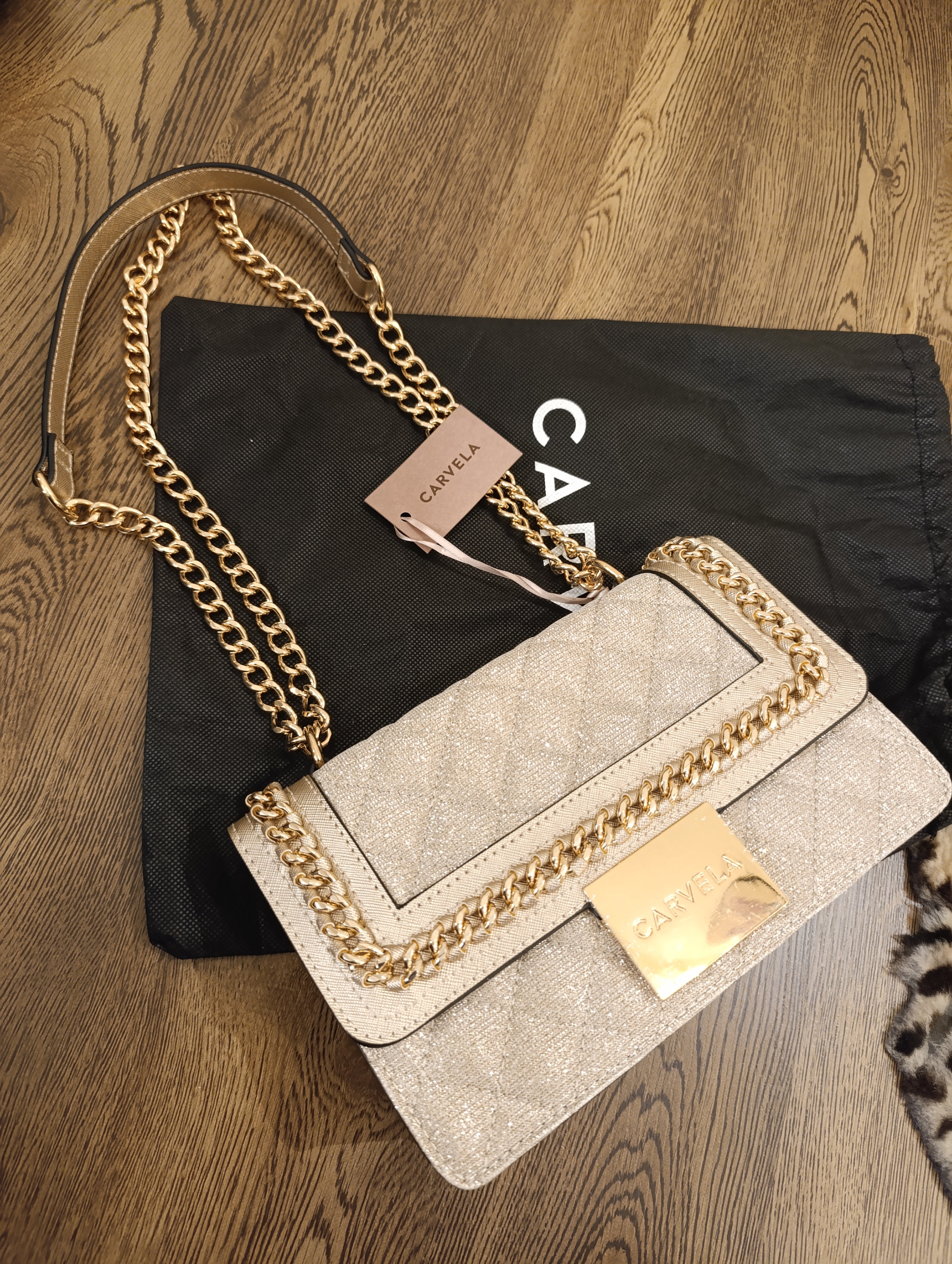 Carvella chain bag